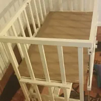 یک عدد تخت نوزاد