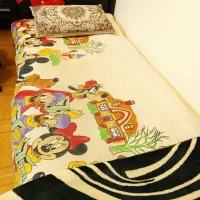 تخت یکنفره فلزی و چرم مشکی قرمز|تخت و سرویس خواب|شاهین‌شهر, خانه کارگر|دیوار