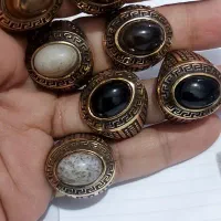 تعدادی انگشتر طلا روس نگینها معدنی باباقوری