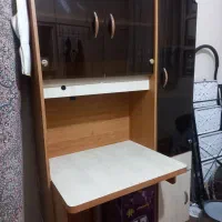 کتابخانه و میز تحریر