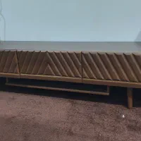 میز تلویزیون چوبی لوکس . طراحی خاص . فوری فروشی