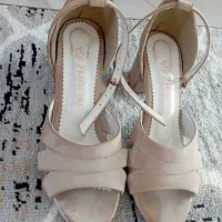 دوعدد کفش|کیف، کفش، کمربند|اردبیل, |دیوار