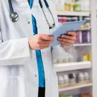 دوره تکنسینی داروخانه با مدرک بین‌المللی **