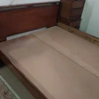 تخت چوبی دو نفره قهوه ای با دو کفی ۵  میلیون