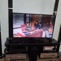 باند و میز تلویزیون