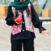 شومیز مشکی کتی سرآستین توردار دکمه طلایی