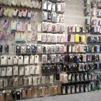 فروشنده خانم لوازم جانبی موبایل