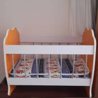 گهواره نوزاد با تشک کم استفاده قیمت ۲۰۰۰۰۰۰ تومان