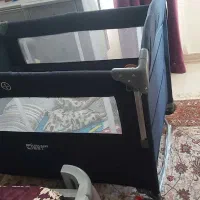 تخت کنار مادر
