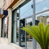 فروشنده خانم