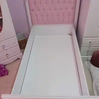 تخت و کمد و ویترین