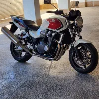 سی بی ۱۳۰۰ مدل ۲۰۱۲ بی رنگ بی چین پا به خشک