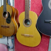 گیتار درجه یک با ضمانت کتبی با مدیریت دکتر حقیقی