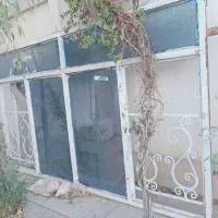 پنجره اهنی بزرگ باشیشه رفلکس