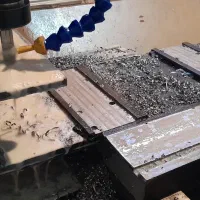 خدمات فرز و تراش با دستگاه سی ان سی cnc و منوال