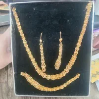سرویس پولکی رنگ ثابت.