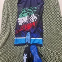 ی جفت کفش کشتی و لباس