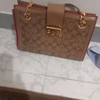 یک عدد کیف ترک.