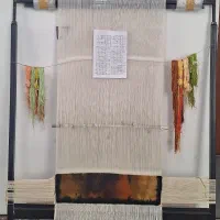 دار قالی چله کشی شده،نخ ونقشه و ابزار،آماده‌ی بافت