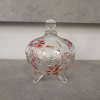 آجیل خوری و لیوان