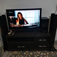 تلویزیون و میز و باند