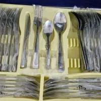 سرویس قاشق و چنگال 128 پارچه در حد نو با چمدان