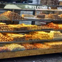 جذب همکار خانم در شیرینی پزی