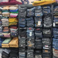 لباس یک جا داده میشود