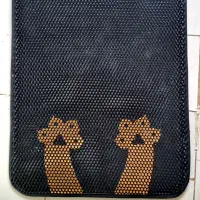 پادری ظرف خاک گربه