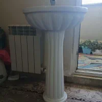 روشویی پایه دار در حد نو