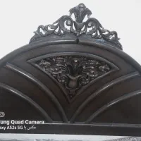 تخت دونفره وویترین
