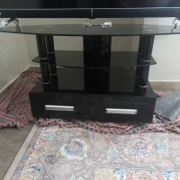 میز تلویزیون شیشه ایی بسیار تمیز