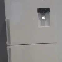 فروش فوری یخچال بدلیل مهاجرت.اصلا استفاده نشده.