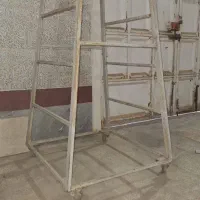 چهارپایه فلزی چرخ دار