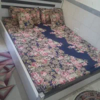تخت دو نفره همراه تشک و رو تختی نو نو