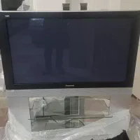 فروش فوری تلویزیون و میز