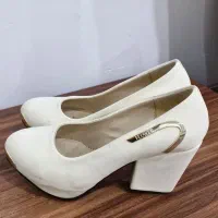 کفش پاشنه دار