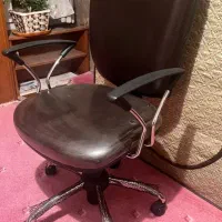 صندلی چرم . صندلی پشت توری رادسیستم. میز تحریر|دفتر کار|تهران, مرزداران|دیوار