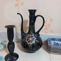 تنگ قدیمی و ظروف هفت سین و گلدان بزرگ