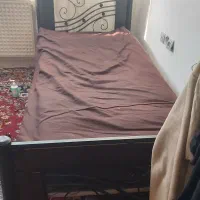 یک عدد تخت چوب فلز یک نفره شهر صدرا در حد نو|تخت و سرویس خواب|صدرا-فارس, فاز ۱|دیوار