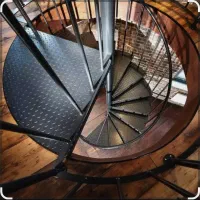 اکیپ تخصصی انواع پله های فلزی