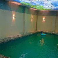 استخر آبگرم با عمارتی دل باز|اجارهٔ کوتاه‌مدت ویلا و باغ|رشت, بلوار گیلان|دیوار