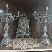 شمعدان وساعت رومیزی قدیمی