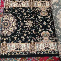 تعدادی وسیله فرش آیینه میز کامپیوتر و غیره