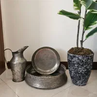 تشت لاله دار مسی .پارچ و ماهیتابه مسی قدیمی|کلکسیون اشیاء عتیقه|تهران, دروازه شمیران|دیوار