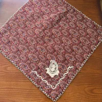 رومیزی ترمه منجوق دوزی شده بسیار زیبا قدیمی ولی نو