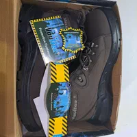 کفش ایمنی و کوهنوردی وُلتکس خارجی|کیف، کفش، کمربند|شیراز, فرهنگ شهر|دیوار