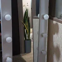 آیینه چراغ دار در حد نو
