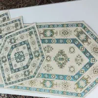 تعدادی لوازم آشپزخانه پرده و رانر رومیزی