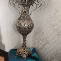 گلدان برنز همراه با گلهای زیبای قابل شستشو|صنایع دستی و سایر لوازم تزئینی|تهران, یاخجی آباد|دیوار